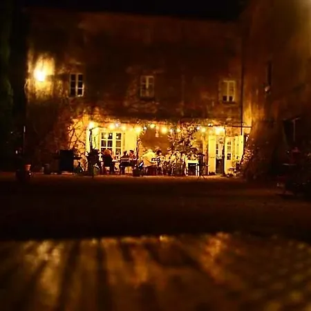 Orangerie De - - Bed and breakfast Cardet