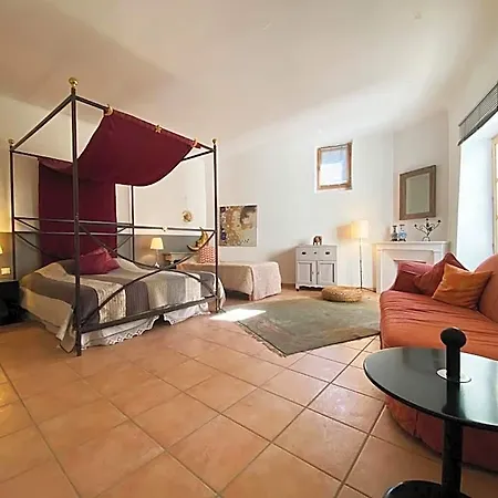 Orangerie De - - Bed and breakfast Cardet